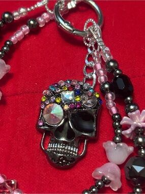 💀🩷✨ Jeweled Skull Beaded Bag Charm / Purse Charm – Pink Black Gothic Bling